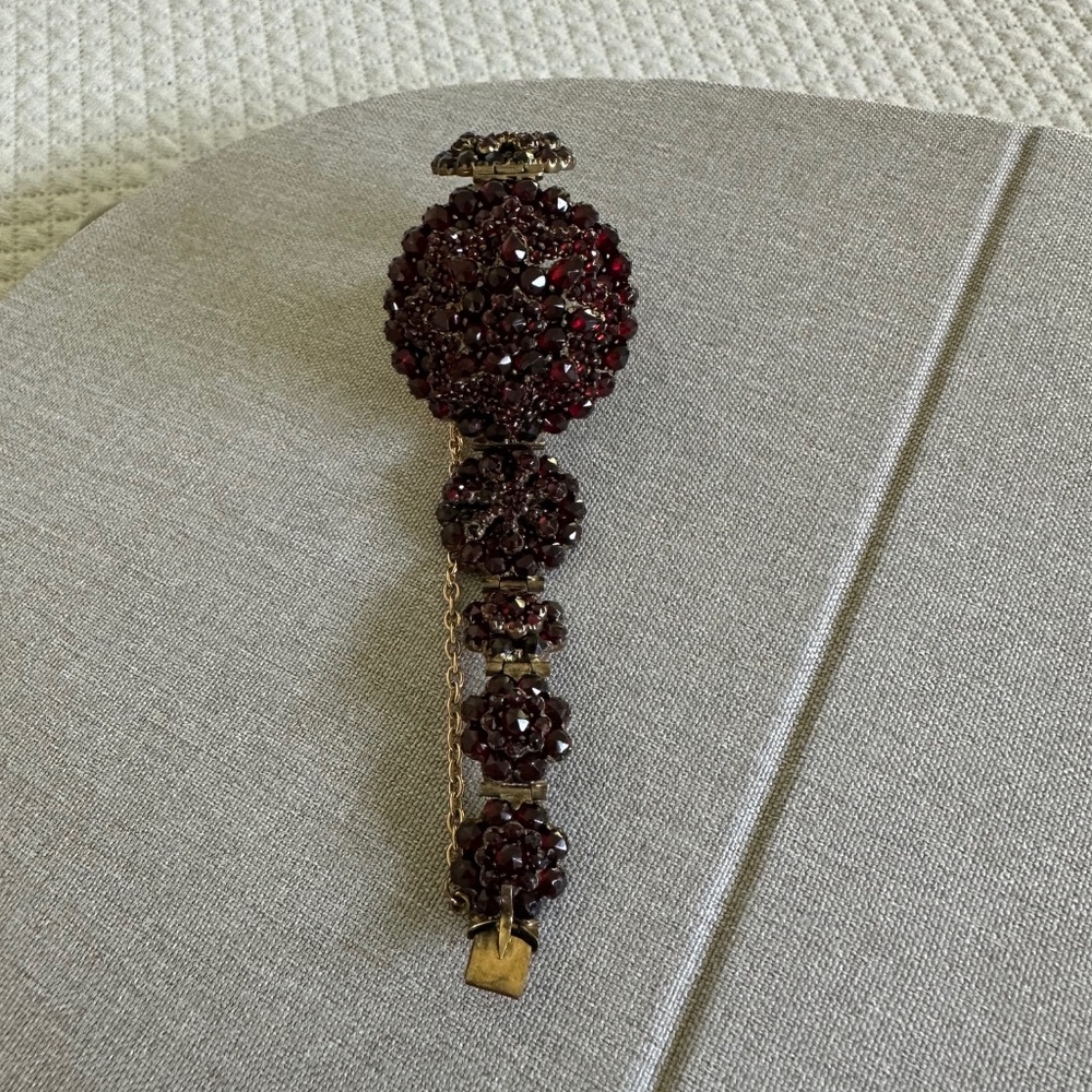 Victorian Antique Bohemian Garnet Flower Bracelet with clasp - RARE - Picture 5 of 10